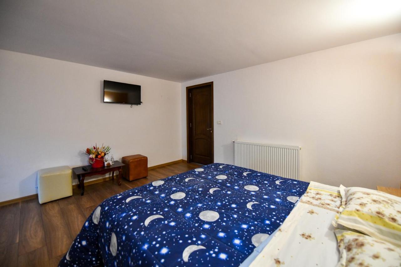 Villa Castellino Tîrgu Ocna Exteriör bild