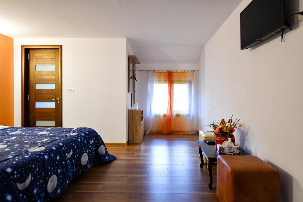 Villa Castellino Tîrgu Ocna Exteriör bild