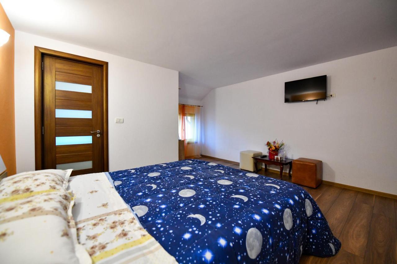 Villa Castellino Tîrgu Ocna Exteriör bild